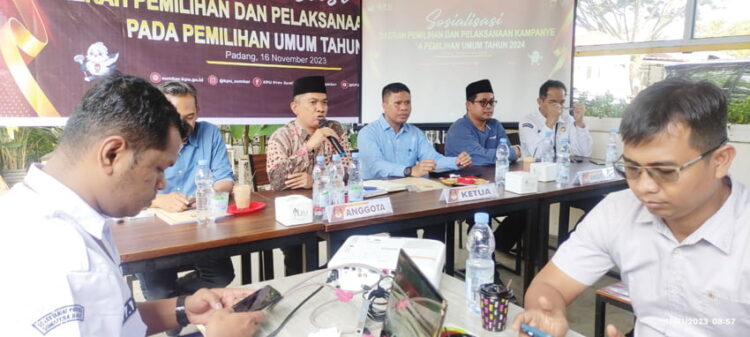 Tidak Laporkan LADK Hingga 7 Februari 2024, KPU akan Diskualifikasi Parpol dan Caleg 1 SOSIALISASI— KPU Sumbar menggelar sosialisasi Daerah Pemilihan dam Pelaksanaan Kampanye Pemilu 2024, Kamis (16/11).