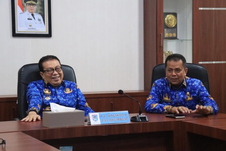 Mendagri Ingatkan Pj Kepala Daerah Bukan Pejabat Politik 1 IKUTI RAKOR— Pj Wali Kota Payakumbuh Jasman mengikuti Rapat Koordinasi bersama Penjabat (Pj) Kepala Daerah se-Indonesia melalui Zoom Meeting di Aula Randang Lt.2 Kantor Balai Kota Payakumbuh.