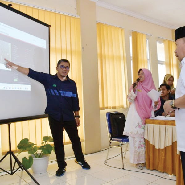 Miliki 16.247 Ha Perhutanan Sosial, Bupati Harapkan Adanya Bantuan Pengelolaan 1 MENGHADIRI— Bupati Agam, Andri Warman menghadiri kegiatan dengan Dinas Kehutanan Sumbar, di Baso, Rabu (15/11).