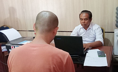 Oknum PNS Sodomi 6 Remaja, Modusnya Beri Uang lalu Dibikin Mabuk Miras 1 PELAKU SODOMI— Oknum PNS berinisial H (41) ditangkap Satreskrim Polres Pariaman atas dugaan perbuatan sodomi terhadap enam remaja di Kota Pariaman.