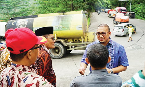 Andre Rosiade: Alhamdulillah PUPR Surati Kemenkeu soal Flyover Sitinjau Lauik 1 TINJAU SITINJAU— Anggota DPR RI asal Sumbar dari Fraksi Partai Gerindra, H Andre Rosiade, saat meninjau kawasan Sitinjau Lauik yang berlokasi di Panorama 1, beberapa waktu lalu.