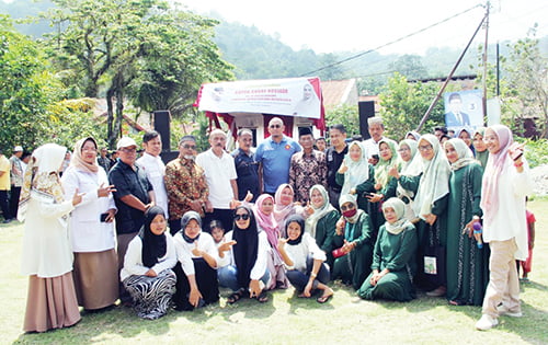 Andre Rosiade Bersilaturahmi dengan Warga Padang Selatan 1 SILATURAHMI— Anggota DPR RI asal Sumbar H Andre Rosiade bersilaturahmi dengan masyarakat Koto Kaciak, Kelurahan Mata Air, Kecamatan Padang Selatan, Kota Padang, Sabtu (18/11).