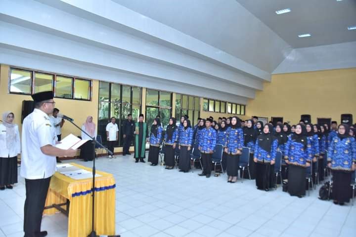 50 Pegawai P3K Terima SK, Pj Wako: PPPK yang Dilantik Mampu jadi Abdi Negara 1 SAMBUTAN—Pj Wako Zefnihan saat berikan sambutan pada pelantikan PPPK, Rabu (1/11).