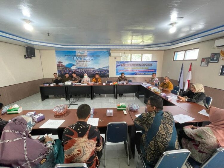 PIMPIN— Dirut PAMTIGO Khairul Ikhwan saat memimpin rapat membahas kegiatan.