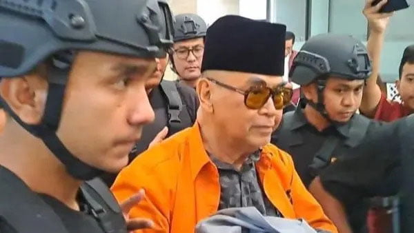 Setelah Kasus Penistaan Agama, Panji Gumilang jadi Tersangka Pencucian Uang 1 DISERAHKAN— Pimpinan Ponpes Al-Zaytun, Panji Gumilang saat diserahkan ke Kejaksaaan.