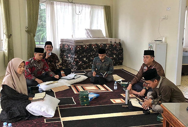 Pemko Siapkan Kafilah untuk MTQ Nasional di Solok Selatan 1 RAPAT—Kepala Bagian Kesejahteraan Rakyat (Kesra) Setdako, Erwina Agreni, M.Si selaku ketua pelaksana, saat memimpin rapat persiapan kafilah, Senin (27/11).