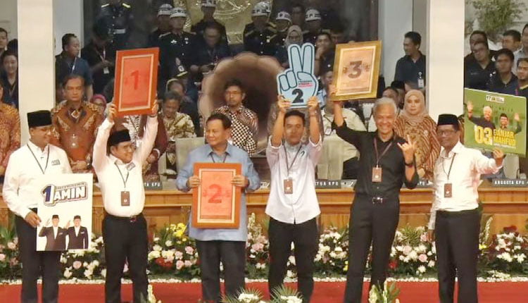 Survei IPO: Prabowo-Gibran Teratas, Anies-Imin Ungguli Ganjar-Mahfud 1 PASANGAN— Tiga pasangan Capres dan Cawapres 2024.