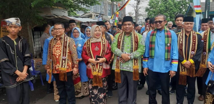 PELANTIKAN PENGURUS— Bupati Padangpariaman Suhatri Bur saat menghadiri pelantikan pengurus DPW PKDP Provinsi Lampung.