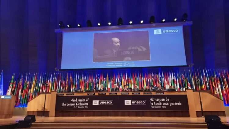 SIDANG— Suasana Sesi 42 Sidang UNESCO yang membahas Bahasa Indonesia sebagai Bahasa Resmi Sidang Umum UNESCO.