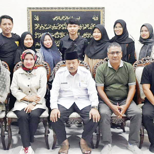 Sokong Tahun Pariwisata, APC Sodorkan Program Kerja ke Bupati Agam 1 AUDIENSI— APC beraudiensi bersama Bupati Agam Andri Warman, Rabu (8/11) di rumah dinas Bupati.