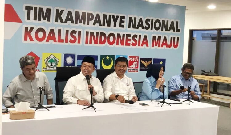 Ridwan Kamil Ditunjuk jadi Ketua Tim Kampanye Prabowo-Gibran di Jabar 1 UMUMKAN— TKN Prabowo-Gibran mengumumkan Ridwan Kamil sebagai ketua
TKD Provinsi Jawa Barat.