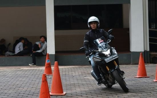 Yayasan AHM Cari Film Pendek Kreatif tentang Keselamatan Berkendara 1 KOMPETISI— AHM menggelar kompetisi Short Movie Contest (SMC) untuk menyuarakan keamanan dan kenyamanan berkendara di Indonesia.