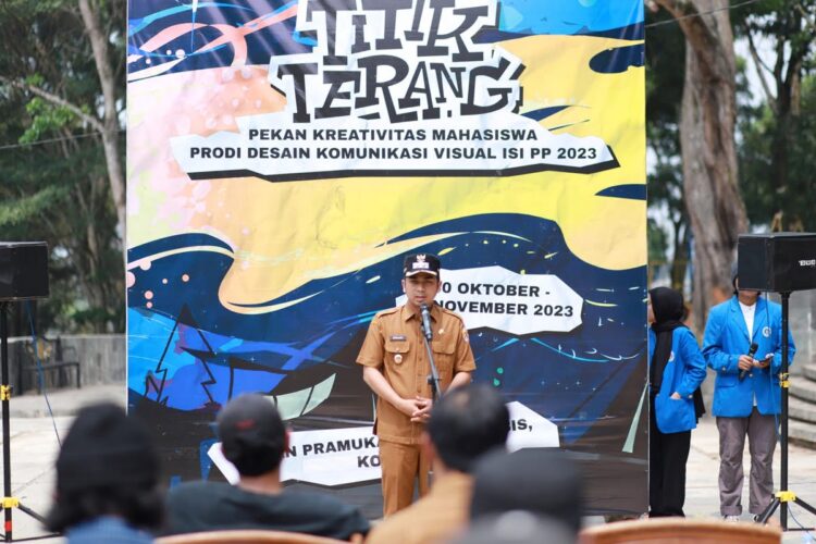 Wawako Solok Buka Pekan Kreativitas Mahasiswa 1 BUKA—Wakil Wali Kota Solok, Dr. H.Ramadhani Kirana Putra secara resmi Membuka Kegiatan Pekan Kreativitas Mahasiswa.