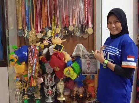ATLET ATLETIK—  Atlet atletik dari nomor Marathon jarak 42,195 Km, Yulianti Utari menyumbangkan medali emas pada hari kelima Porwil X-2023 Riau, Kamis (9/11).