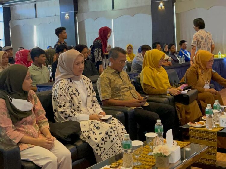 Foto: Stafsus Kemenperin, Febri Hendri Antoni Arief saat membuka acara IKMA, di Kabupaten Pessel, Senin, (13/11).