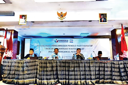 Libatkan Peran Aktif Masyarakat, Bawaslu Dorong Partisipasi Ormas Kawal Pemilu 1 SOSIALISASI— Bawaslu Kabupaten Agam, mengadakan Sosialisasi Pengawasan Pemilu Partisipatif dengan tema “Peran Organisasi Masyarakat Dalam Mengawal Pemilu” bertempat di Hotel Sakura Syariah Lubuk Basung, Kamis (2/11).