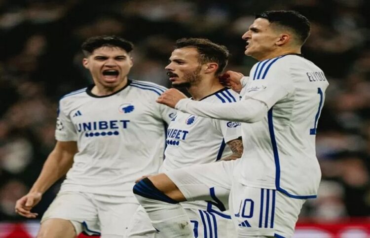 SELEBRASI— Selebrasi pemain Copenhagen usai mencetak gol ke gawang Manchester United.