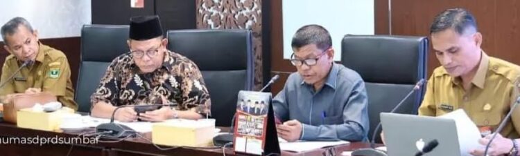 Propemperda DPRD Sumbar 2024 Dibahas 1 RAPAT KERJA--Badan Pembentukan Peraturan Daerah (Bapemperda) DPRD Provinsi Sumatera Barat melakukan rapat kerja dengan mitra kerja OPD Provinsi Sumbar.