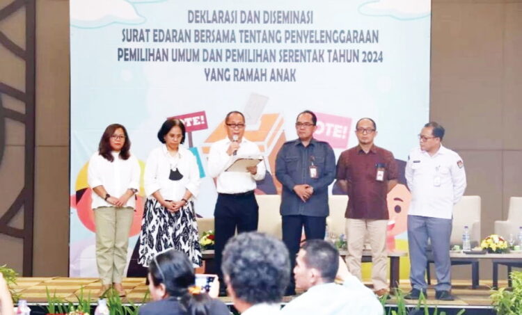 Tandatangani Surat Edaran Bersama, KemenPPPA Serukan Pemilu yang Ramah Anak 1 DEKLARASI— Kemen PPPA Kemen PPPA bersama Kementerian Dalam Negeri, KPAI, KPU, dan Bawaslu Serukan Pemilu dan Pemilihan Serentak 2024 yang Ramah Anak.
