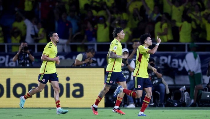 Comeback, La Tricolor Bekuk Selecao 1 GEMILANG— Timnas Kolombia tampil gemilang saat menghadapi Timnas Brasil di Kualifikasi Piala Dunia 2026. Tertinggal duluan, La Tricolor akhirnya menang 2-1.