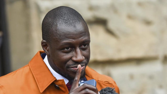 BENJAMIN Mendy menuntut Manchester City, bekas klubnya. The Citizens disebut tak membayar gaji bek Prancis itu selama ditangguhkan akibat kasus pemerkosaannya.