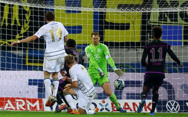 Bayern Munchen Tersingkir di Ajang DFB Pokal, Dikalahkan Tim Divisi Tiga FC Saarbrucken 1 KENYATAAN PAHIT— Raksasa Jerman Bayern Munchen harus mengalami kenyataan pahit usai dikalahkan tim Divisi III 1. FC Saarbrucken di ajang DFB Pokal. Kekalahan dengan skor 1-2 itu membuat Bayern menyudahi perjalanan di DFB Pokal musim ini.