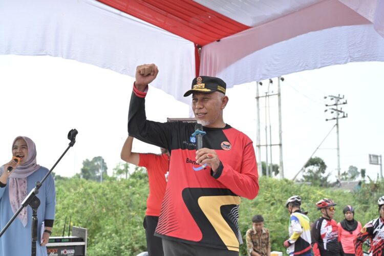 Sumbar Juara Umum III Porwil XI, Gubernur Mahyeldi Ucap Syukur dan Alihkan Fokus ke PON XXI 1 BANGGA— Gubernur Sumbar, Mahyeldi bersyukur dan bangga tim Sumbar berhasil menempati posisi 3 klasemen akhir perolehan medali Porwil XI Riau.