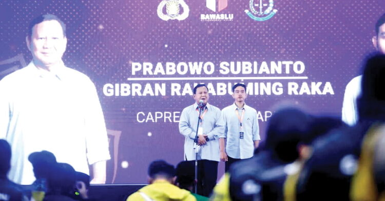Awali Masa Kampanye, Prabowo-Gibran Gencarkan Program Makan Siang dan Susu Gratis 1 RAKORNAS— Capres-Cawapres no urut 2 Prabowo Subianto dan Gibran Rakabuming Raka memberi sambutan dalam Rapat Kordinasi Nasional (Rakornas) Penegakan Hukum Terpadu (Gakkumdu) di Jakarta, Senin (27/11).