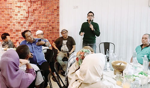 Rachmad Wijaya Silaturahmi dengan Tokoh Masyarakat Rawang Padang Selatan 1 SILATURAHMI BERSAMA TOKOH— Caleg Gerindra DPRD Padang Dapil V (Padang Selatan dan Padang Timur) berdialog dengan tokoh masyarakat Kelurahan Rawang, Kecamatan Padang Selatan.