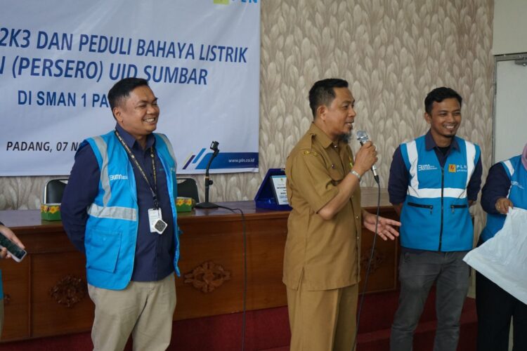 sosialisasi- PLN Unit Pelaksana Pelayanan Pelanggan (UP3) Padang kembali gencarkan sosialisasi Keselamatan Ketenagalistrikan (K2) di musim penghujan kepada masyarakat umum.