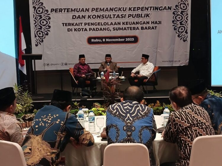 Pastikan Pengelolaan Dana Haji Aman dan Transparan, BPKH Tingkatkan Nilai Manfaat melalui Investasi 1 JADI PEMATERI--Anggota Komisi VIII DPR, H. Mhd Asli Chaidir jadi pemateri bersama Kepala BPKH Fadlul Imansyah dalam pertemuan pemangku kepentingan dan konsultasi publik terkait pengelolaan keuangan haji yang dimoderatori Ki Jal Atri Tanjung.
ist