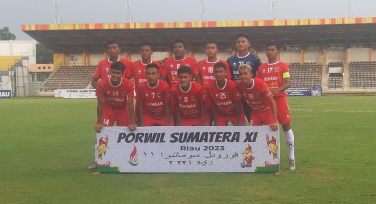 Sumbar Sapu Bersih Tiga Kemenangan, Jumpa Lampung di Semifinal Sepakbola Porwil Sumatera XI-2023 1 TIM SEPAK BOLA—Tim Sepakbola Sumbar pada ajang Porwil XI 2023 Riau.