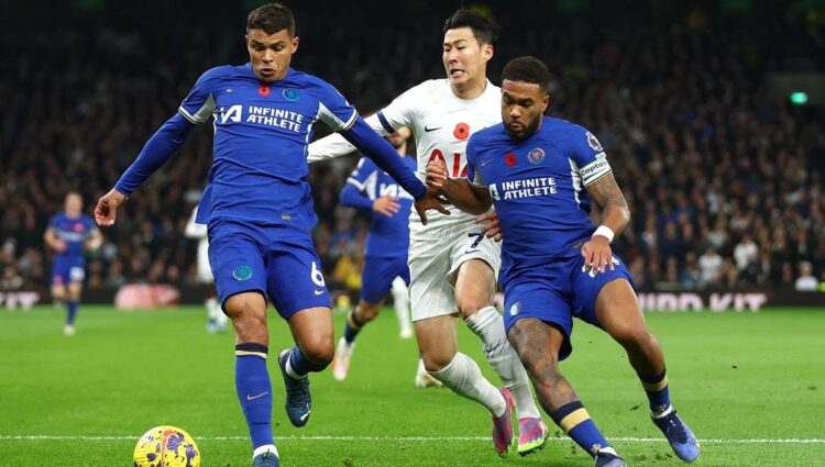 Tottenham Vs Chelsea, 5 Gol Dianulir, 2 Kartu Merah, The Blues Menang 4-1 1 LIGA INGGRIS— Tottenham Hotspur vs Chelsea berjalan ‘gila’ dalam lanjutan Liga Inggris. Diwarnai 5 gol dianulir, dua kartu merah, The Blues menang 4-1 atas The Lilywhites.