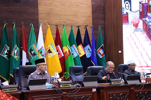 PENETAPAN REKOMENDASI— DPRD Sumbar mengger Rapat Paripurnan dalam rangka  Penetapan Rekomendasi terhadap hasil pembahasan PT. Grahamas Citra Wisata.