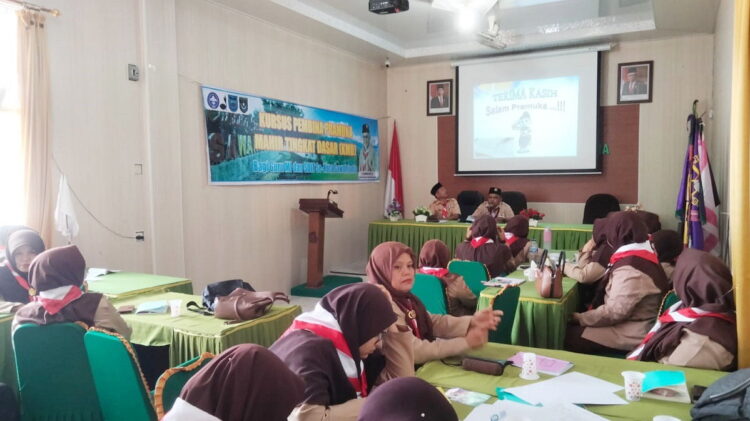 KMD untuk Pembina Pramuka Digelar Kwarcab, Hamadi: Wadah Meningkatkan Kualitas Pembina 1 MAHIR DASAR—Peserta mengikuti Kursus Mahir Dasar (KMD) bagi Pembina Pramuka digelar Kwartir Cabang (Kwarcab) Gerakan Pramuka Kota Sawahlunto.