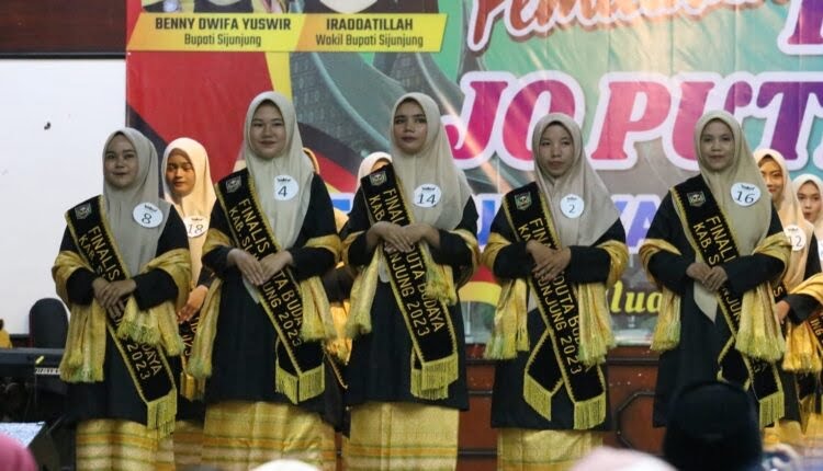 Duta Budaya Sijunjung, 20 Peserta Adu Hebat Jadi Rang Mudo dan Puti Bungsu 1 PIMILIHAN—Seleksi grand final pemilihan Rang Mudo dan Puti Bungsu itu di gelar di Gedung Pancasila Muaro Sijunjung.