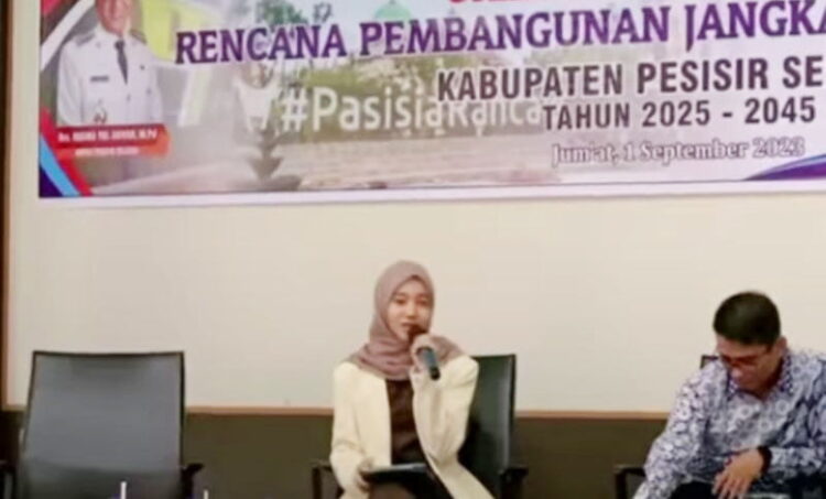 Zahra Mardiah Anwar: SDA di Kawasan Mandeh Terus Dieksplor, Untuk Ekonomi Masyarakat 1 Tokoh muda Pesisir Selatan, Sumatera Barat Zahra Mardiah Anwar meminta pemerintah kabupaten agar melibatkan generasi muda, utamanya Gen-Z dalam pembangunan agar daerah tidak kehilangan momentum bonus demografinya.
Zahra melihat daerah Pesisir Selatan punya pesona yang sangat bagus serta sangat tepat sekali di juluki dengan daerah sejuta pesona.