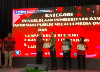 Kalapas Suliki Kamesworo Kembali Ukir Prestasi, Terbaik I Kategori Pengelolaan Pemberitaan dan Informasi Publik 2023. 1 Kalapas Suliki Kamesworo Kembali Ukir Prestasi, Terbaik I Kategori Pengelolaan Pemberitaan dan Informasi Publik 2023.