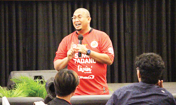 DUKUNGAN— Pencinta sepakbola Sumbar H Andre Rosiade memberikan dukungan untuk kompetisi Liga 3 2023/2024 zona Asprov PSSI Sumbar. Andre memberikan dukungan dan menyiapkan bonus Rp50 juta untuk sang juara Liga 3 Zona Sumbar.