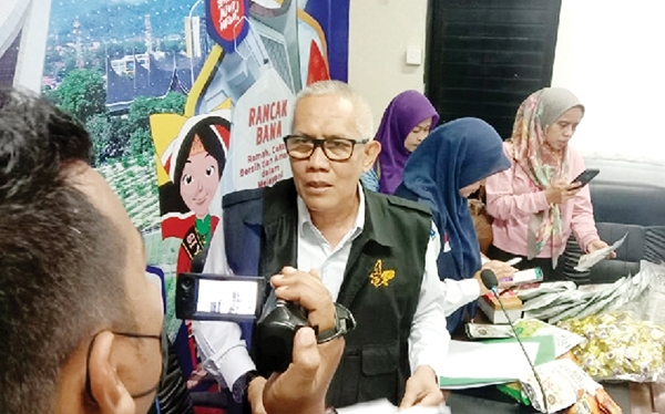 PERKETAT PENGAWASAN— BBPOM Padang bergerak melakukan pengawalan pangan olahan pada masyarakat saat Natal 2023 dan Tahun Baru (Nataru) 2024. Sejumlah barang dan makana yang sudah rusak, kedaluarsa dan tanpa izin berhasil disita.