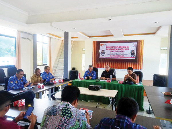Bawaslu Pessel Gelar Evaluasi Pelaksanaan Pengawasan Bersama Stakeholder 1 EVALUASI— Bawaslu Kabupaten Pessel gelar evaluasi pelaksanaan pengawasan dengan stakeholder, Selasa (19/12).
