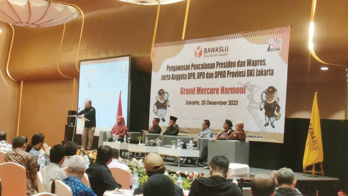 RAPAT PENGAWASAN— Bawaslu RI menggelar ‘Rapat Pengawasan Pencalonan Presiden dan Wapres’, Grand Mercure Harmoni, Jakarta Pusat, Rabu (20/12).
