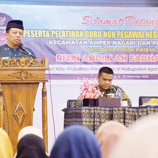 Buka Pelatihan Bagi Guru Non PNS