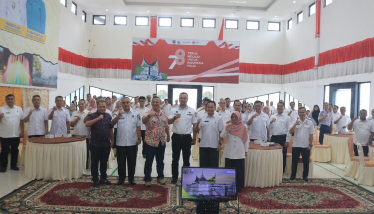 Tingkatkan Akuntabilitas dan Kualitas Kinerja, Pemkab Sijunjung Adakan Bimtek SAKIP 1 Bupati Kabupaten Sijunjung Benny Dwifa membuka secara resmi Bimbingan Teknis Bimtek Sistem Akuntabilitas Kinerja Instansi Pemerintah SAKIP di lingkungan Pemerintah Daerah K