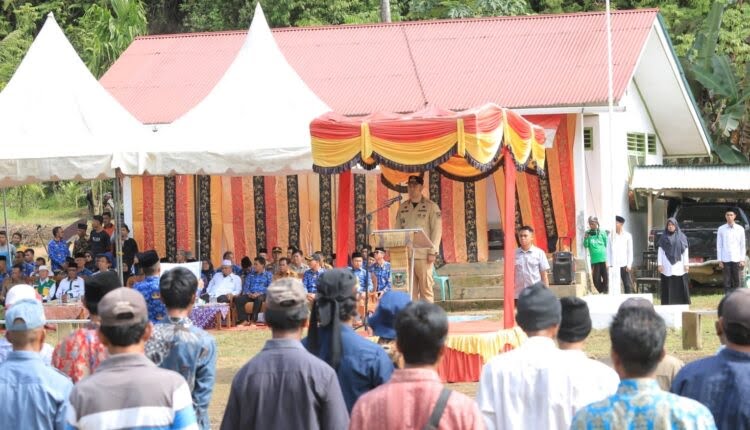 Hari Bakti Transmigrasi ke-73 Tingkat Kabupaten Sijunjung, ”Transmigrasi Indonesia masih Idola” 1 SAMBUTAN—Bupati Sijunjung Benny Dwifa Yuswir berikan sambutan pada upacara pada gelar Hari Bhakti Transmigrasi HBT ke-73 tingkat Kabupaten Sijunjung.