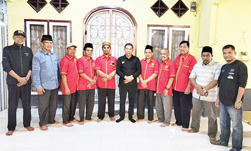 Dihadapan Perantau Pessel di Muko-muko, Bakri Maulana Sebut Trend Positif Dirinya untuk Pilkada 2024 1 SILATURAHMI— Bakri Maulana (tengah) saat bersilaturahmi dengan pengurus DPD PKPS Muko-muko, serta para tokoh dan pemuka Perantau Pessel kabupaten tersebut, Selasa (5/12).