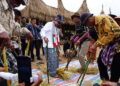 Festival Baluluak Bajarami Dibuka, Bupati Eka Putra Ikut Manyabik dan Mairiak Padi