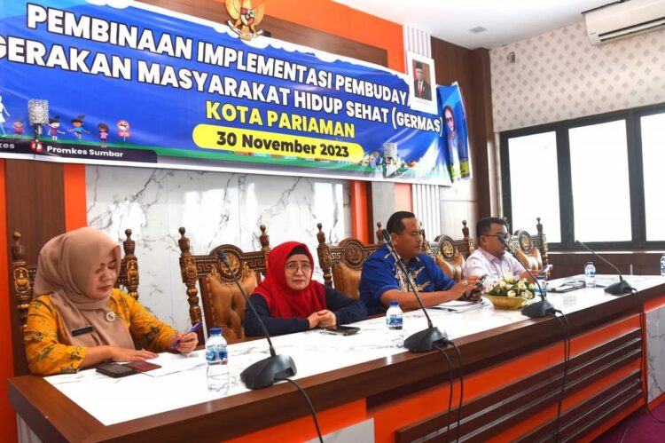 SAMBUTAN—Sekdako Yota Balad, berikan sambutan pada acara yang digelatr di ruangan PJ Wako  Pariaman kemarin.