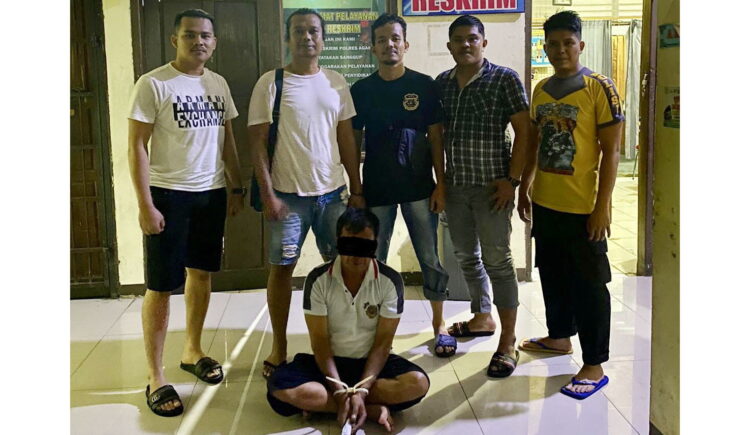 Bejat! Guru SD Cabuli Murid Sendiri 8 Kali, Dibujuk Uang Rp 20 Ribu, Dieksekusi di Sekolah 1 CABULI MURID— Oknum guru berinisial S (50) ditangkap jajaran Polres Agam atas kasus pencabulan terhadap muridnya sendiri.