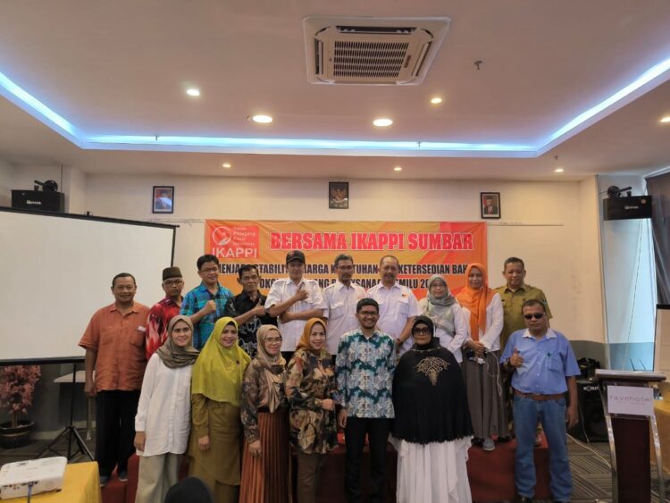 IKAPPI Sumbar Ajak Pedagang Jaga Stabilitas Harga dan Ketersediaan Bahan Pokok Jelang Pemilu 1 SEMINAR— IKAPPI Sumbar menyelenggarakan seminar bersama Disperindag dan Bulog Sumbar.